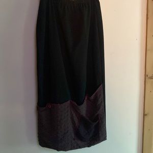 Bodil cotton skirt with artistic detail at hemline